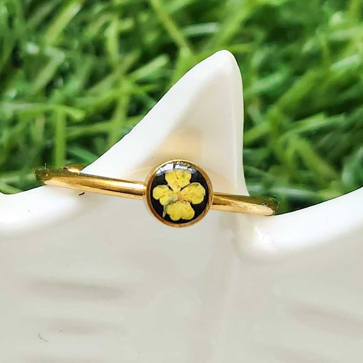 Handmade Pressed Flower Art Yellow Black Resin Ring With Origami Ring Box