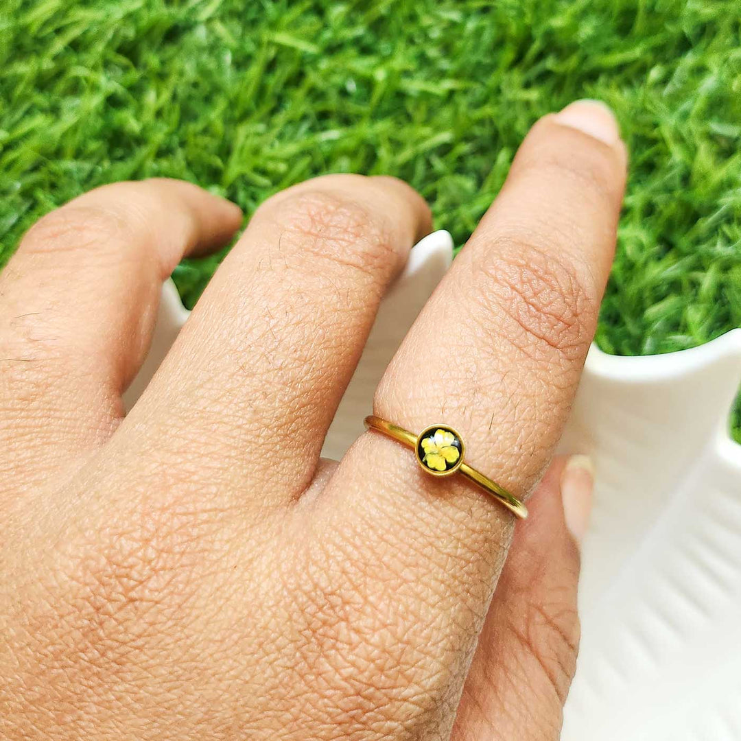 Handmade Pressed Flower Art Yellow Black Resin Ring With Origami Ring Box