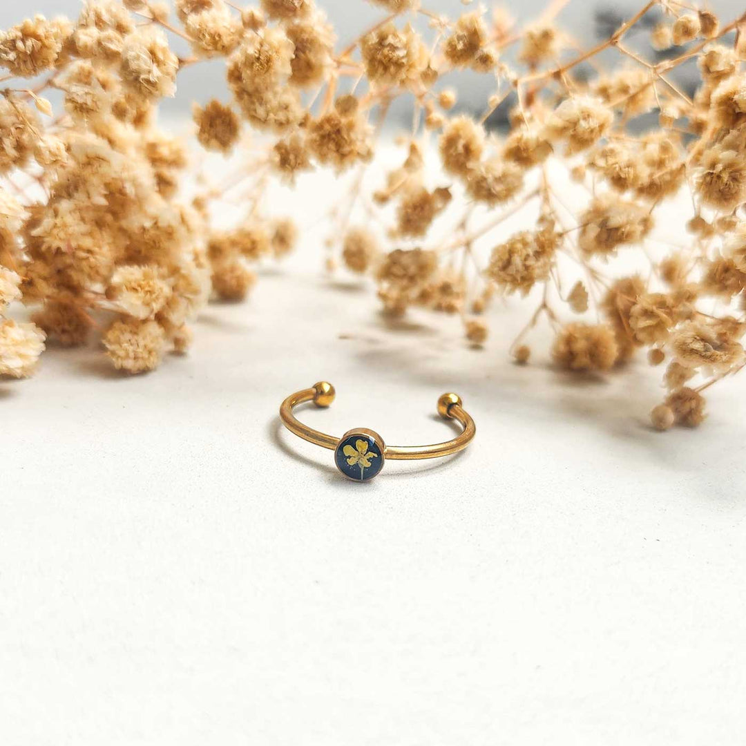 Handmade Pressed Flower Art Yellow Black Resin Ring With Origami Ring Box