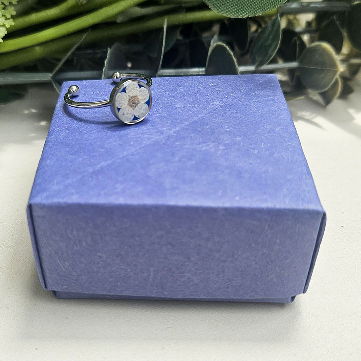 Handmade Pressed Flower Art Blue And White Resin Ring With Origami Ring Box
