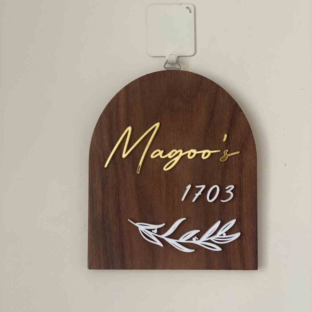 Small Minimal Arched Wooden Name Plate With 3D Acrylic Letters - Hanging on Transparent Hook