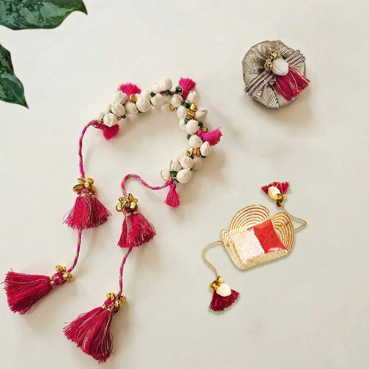 Handcrafted Shola Marigold & Jasmine Gajra With Tassel & Ghunghroo