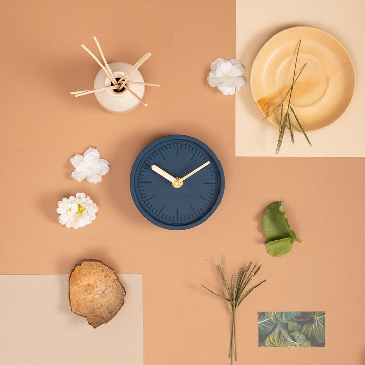 Handcrafted Round Concrete Desk Clock