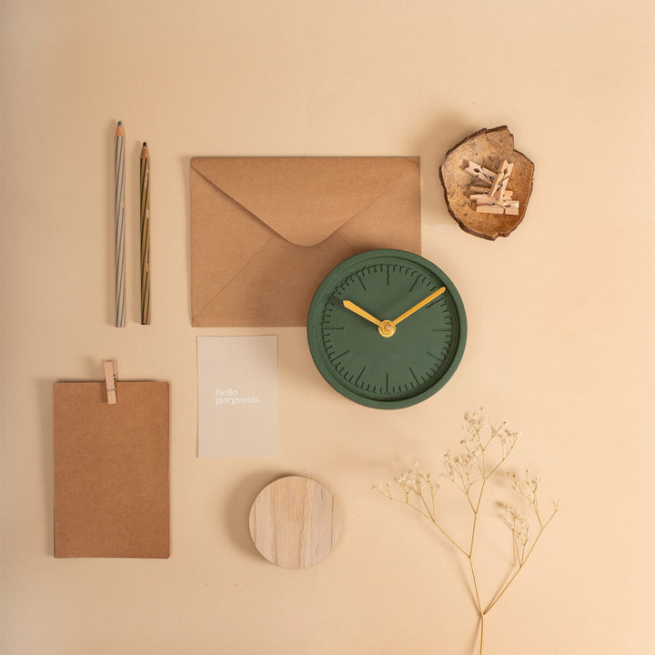 Handcrafted Round Concrete Desk Clock