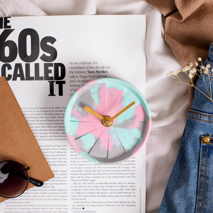 Handcrafted Round Concrete Desk Clock