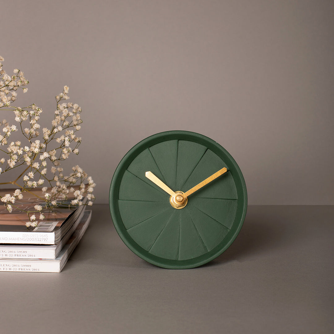 Handcrafted Round Concrete Desk Clock