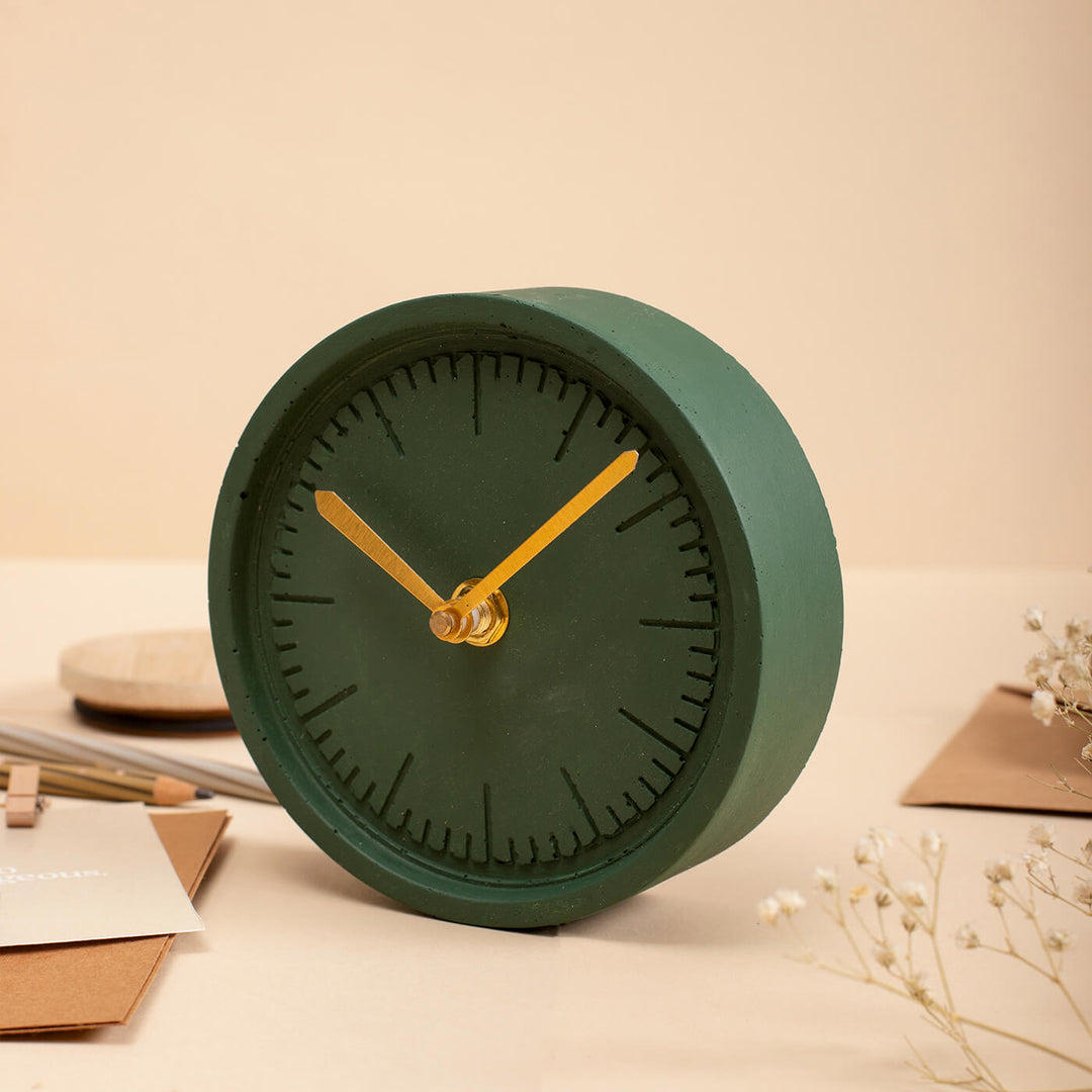 Handcrafted Round Concrete Desk Clock