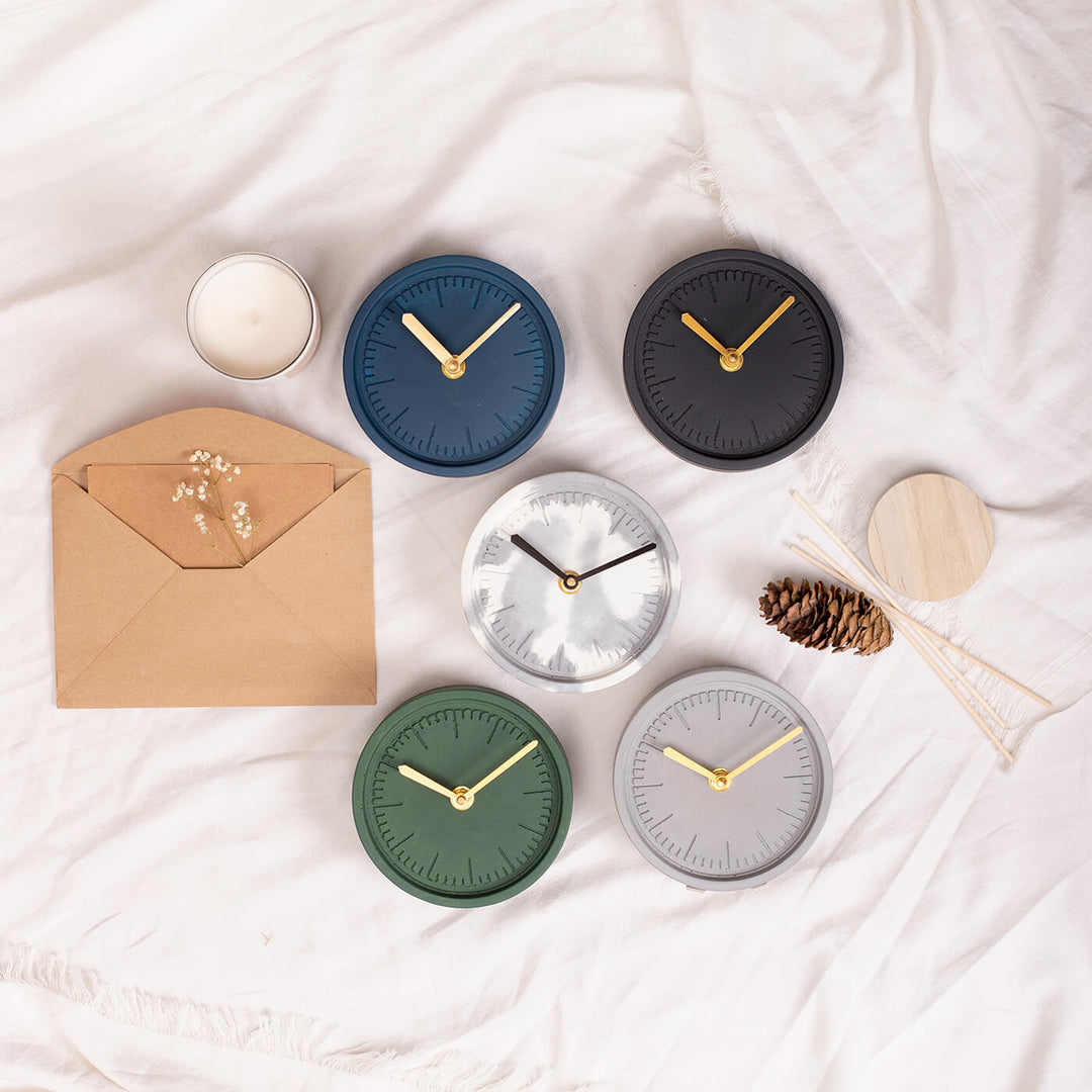 Handcrafted Round Concrete Desk Clock