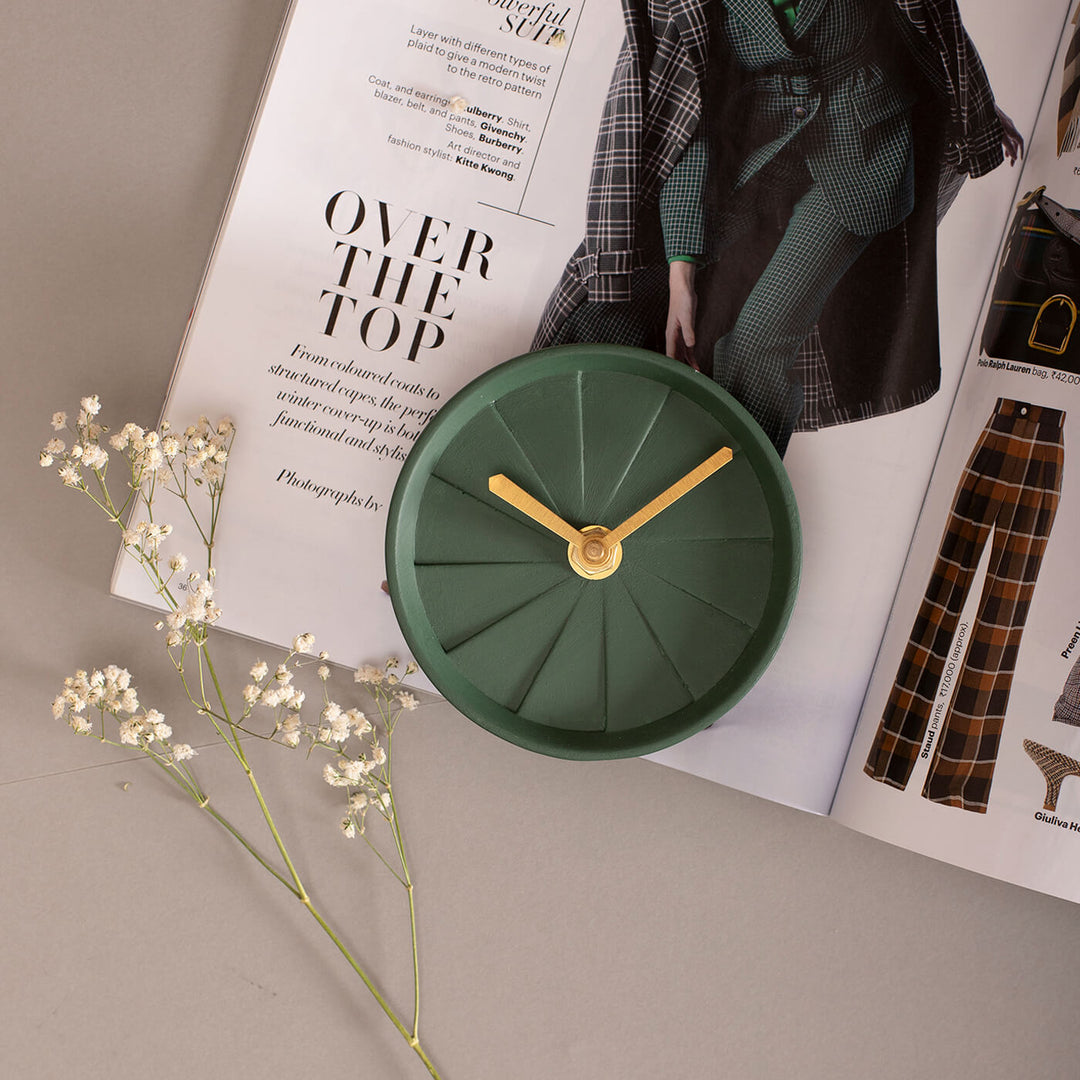 Handcrafted Round Concrete Desk Clock