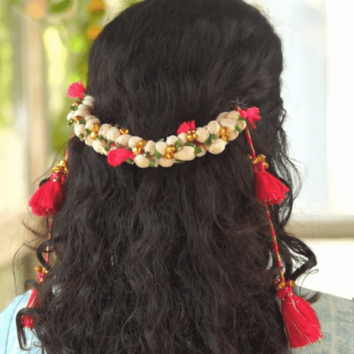Handcrafted Shola Marigold & Jasmine Gajra With Tassel & Ghunghroo