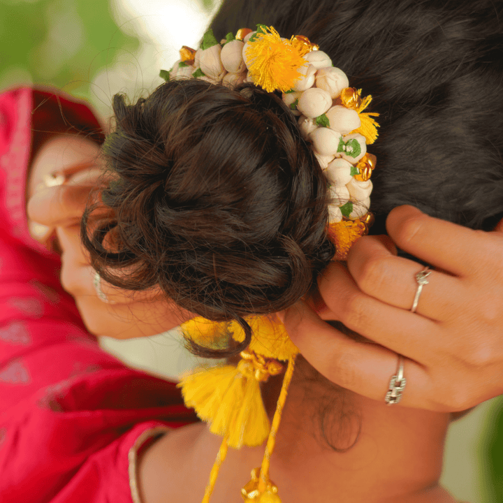 Handcrafted Shola Marigold & Jasmine Gajra With Tassel & Ghunghroo