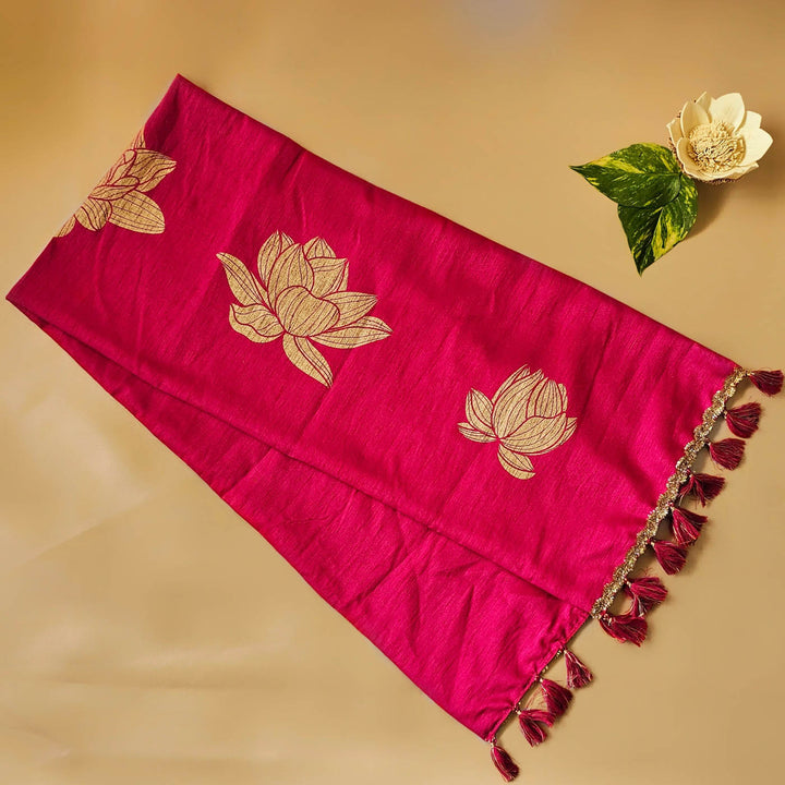 Handmade Lotus Grand Gift Hamper | Includes 1 Runner, 6 Table Mats, 6 Napkins, 6 Napkin Rings And 1 Gift Box
