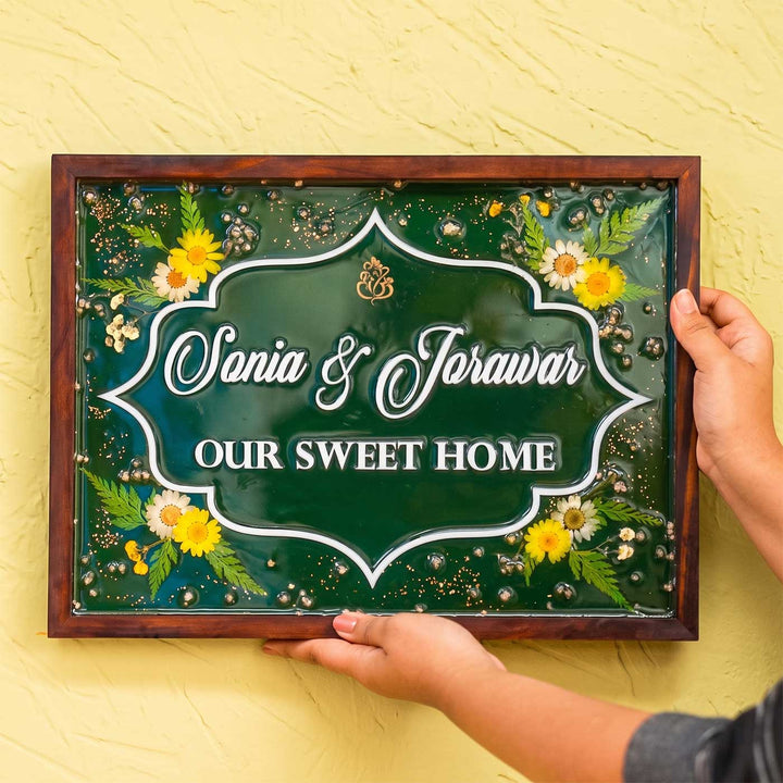 Personalized Floral Elegance Wooden Frame Resin Name Plate