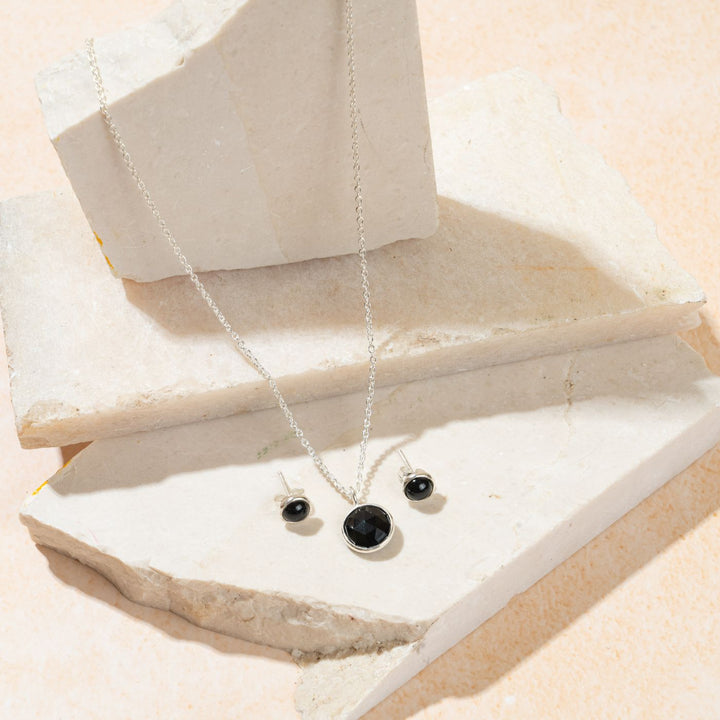 Handcrafted Healing Stone Brass Necklace - Zwende