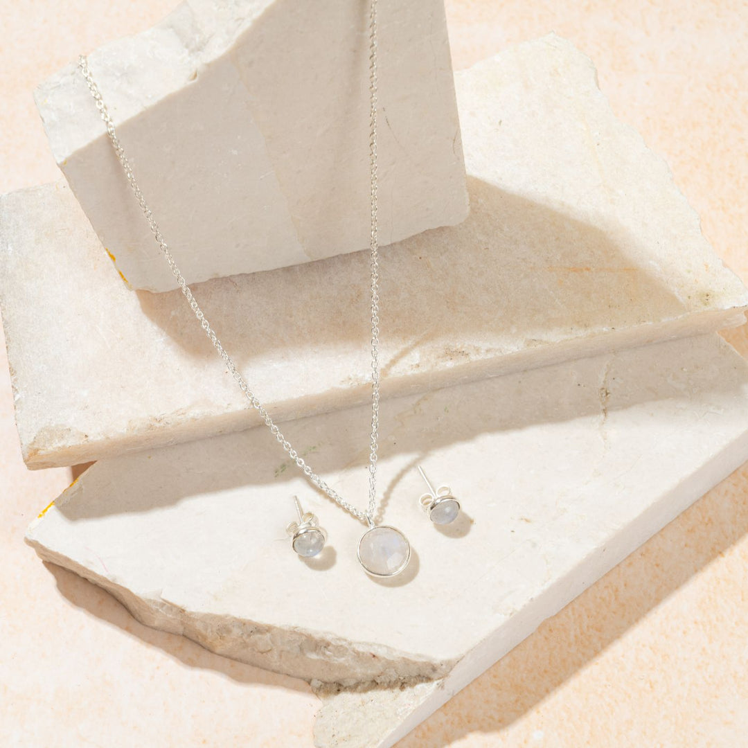 Handcrafted Healing Stone Brass Necklace - Zwende