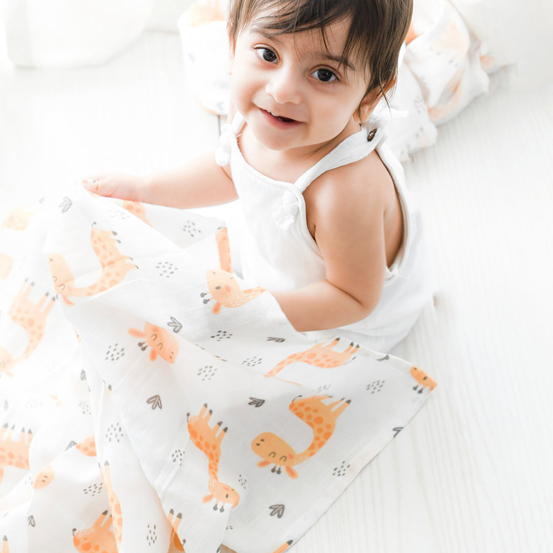6 Pc | Personalized Giraffe Baby Gift Basket | 0-4 Years