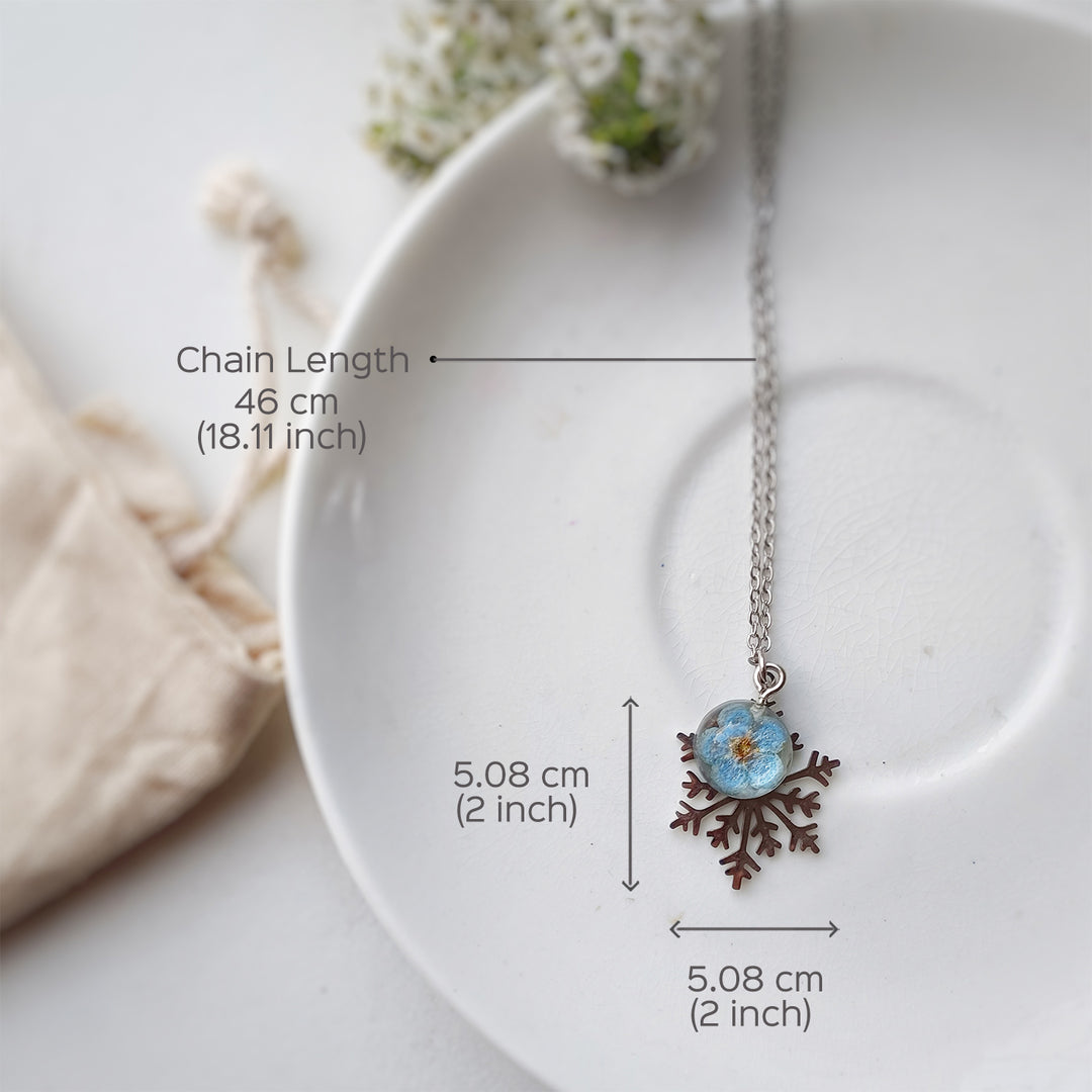 Eira Preserved Flower Necklace - Forget Me Not