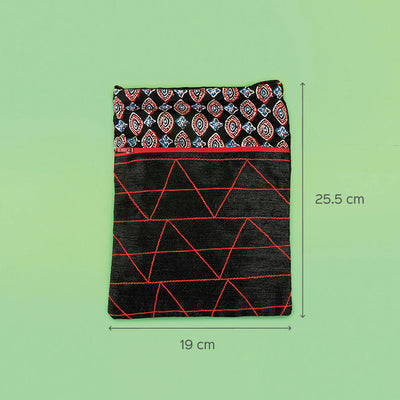 Black ZigZag Pattern Sling Bag