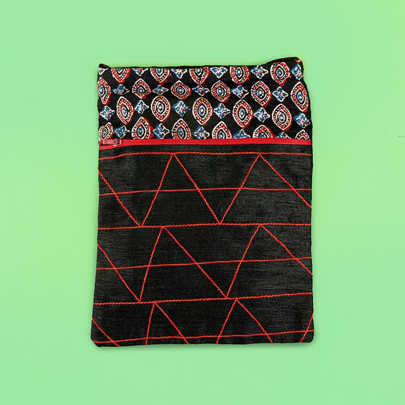 Black ZigZag Pattern Sling Bag