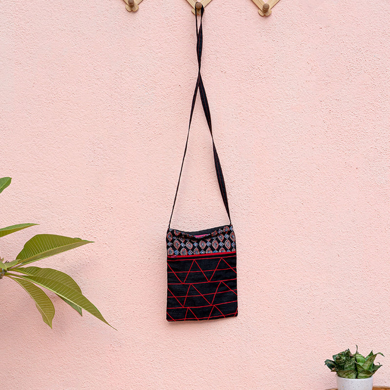 Black ZigZag Pattern Sling Bag