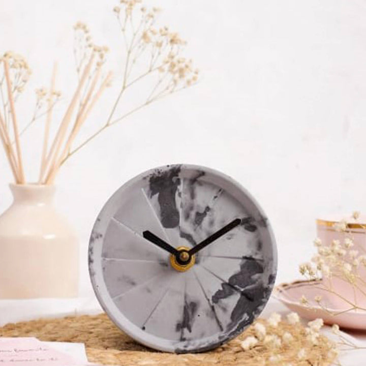 Handcrafted Round Concrete Desk Clock