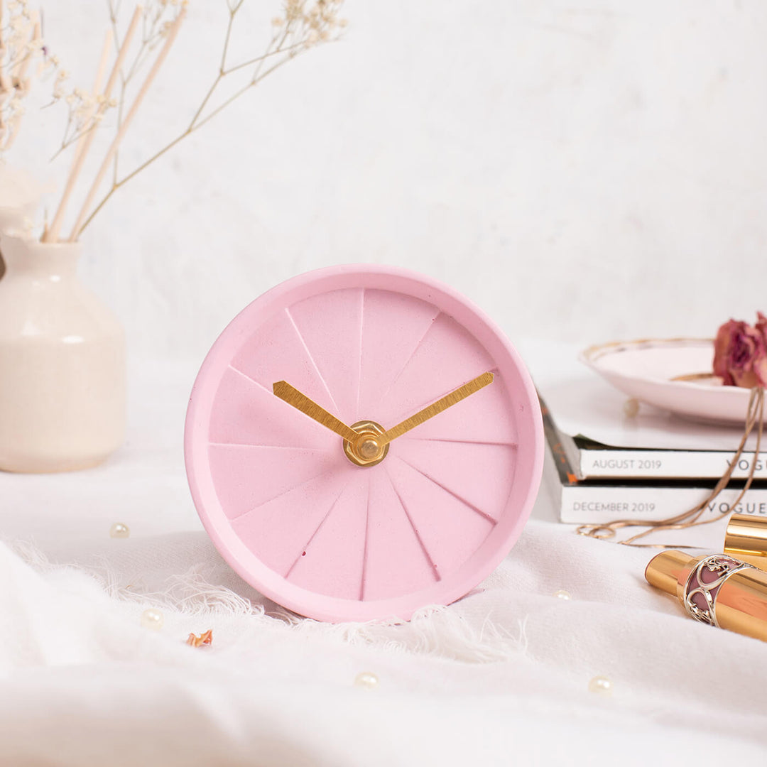 Handcrafted Round Concrete Desk Clock