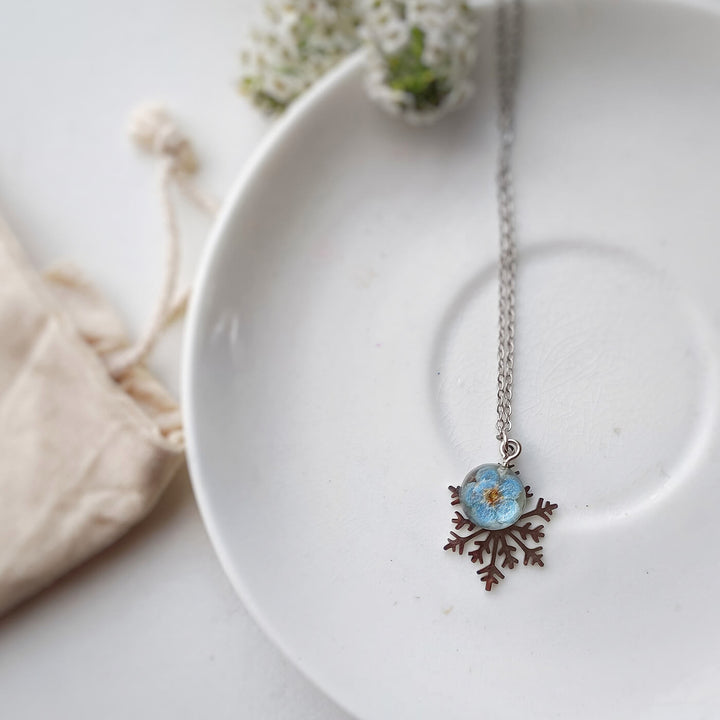 Eira Preserved Flower Necklace - Forget Me Not