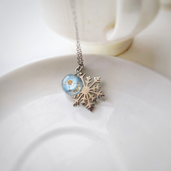 Eira Preserved Flower Necklace - Forget Me Not