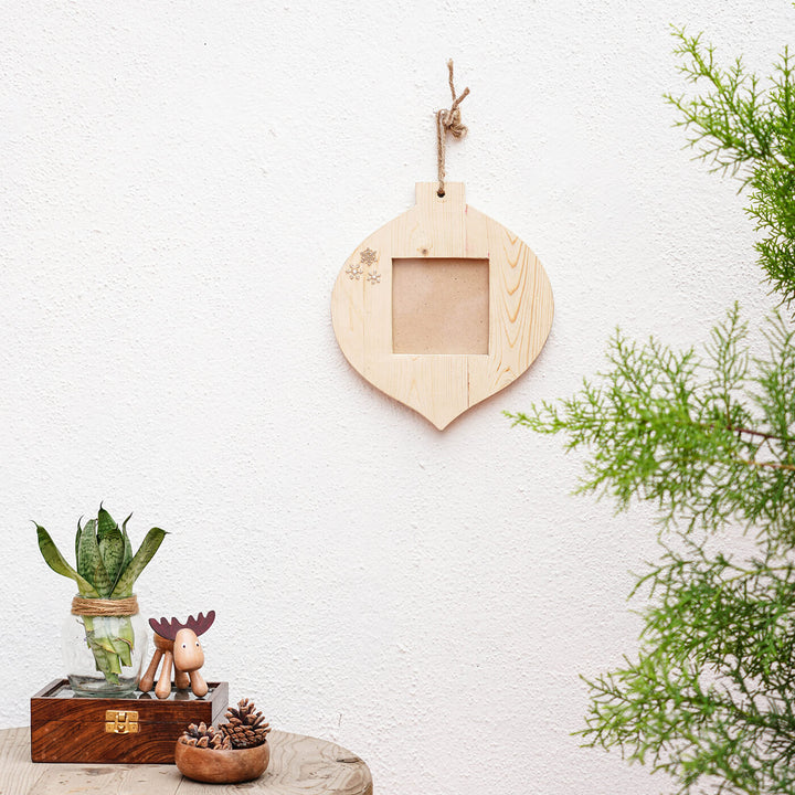 Hand-Painted Poinsettia Leaf Wooden Photo Frame For Christmas Door Decoration