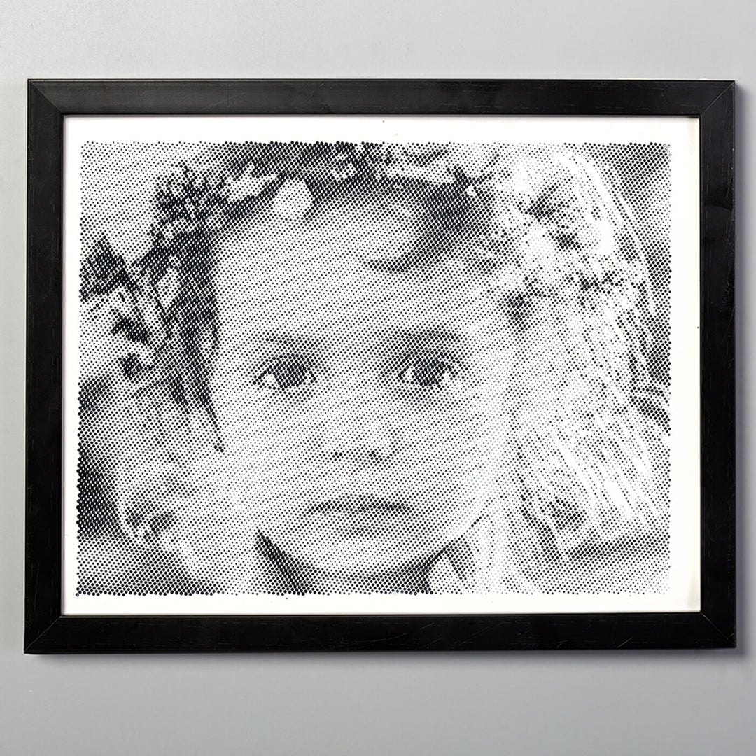 Black & White Portrait With Dotted/Half-tone Effect