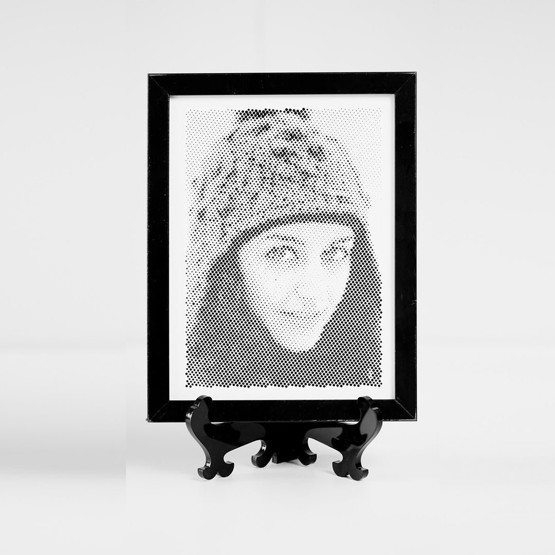 Black & White Personalized Portrait With Dotted/Half-tone Effect