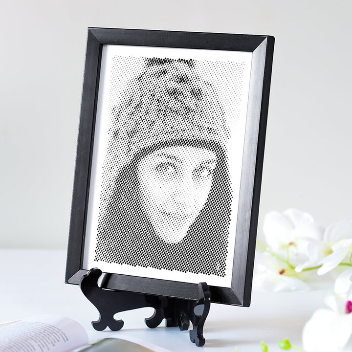 Black & White Personalized Portrait With Dotted/Half-tone Effect