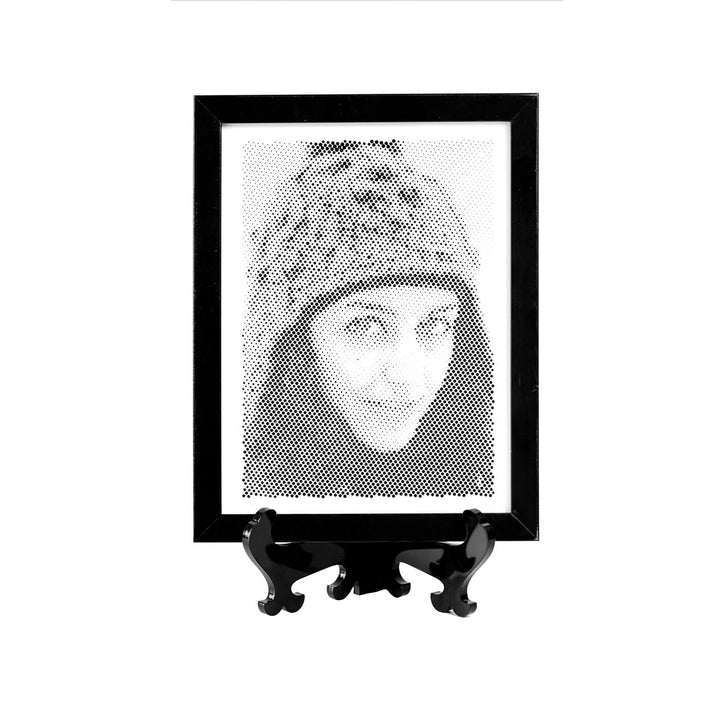 Black & White Personalized Portrait With Dotted/Half-tone Effect