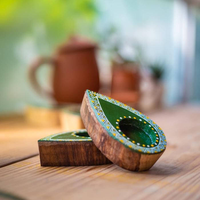 Set of 5 Aipan Hand-painted Wooden Candles - Green