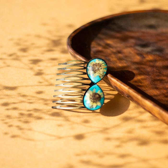 Classic Floral Hairpin - Dwarf Daisy on Sky Blue
