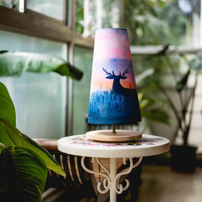 Ombre Wash Deer Lamp - Wooden Base